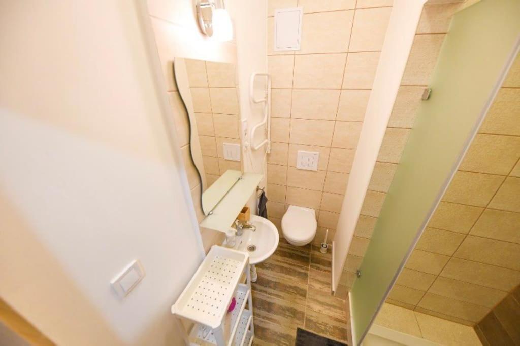 1 Bedroom Flat In Nyar Str., Central Budapeste Exterior foto