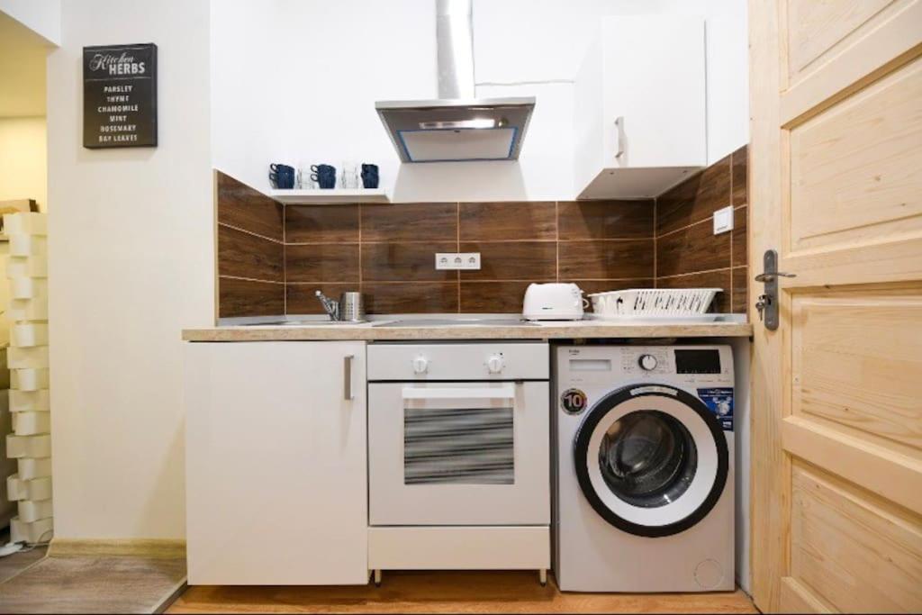1 Bedroom Flat In Nyar Str., Central Budapeste Exterior foto
