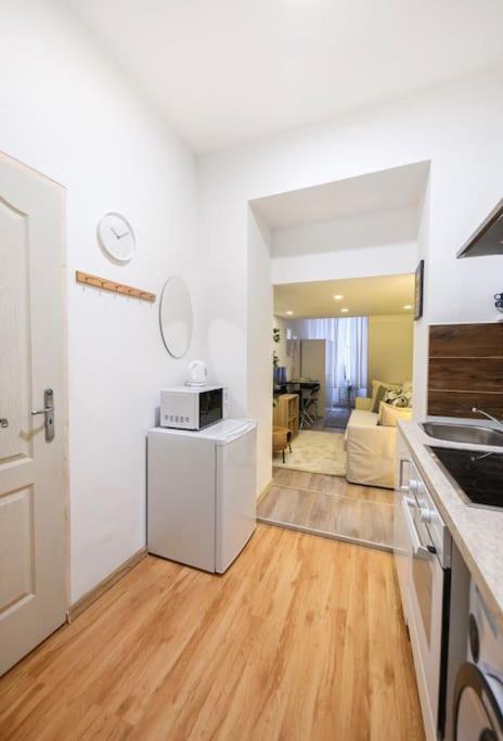1 Bedroom Flat In Nyar Str., Central Budapeste Exterior foto